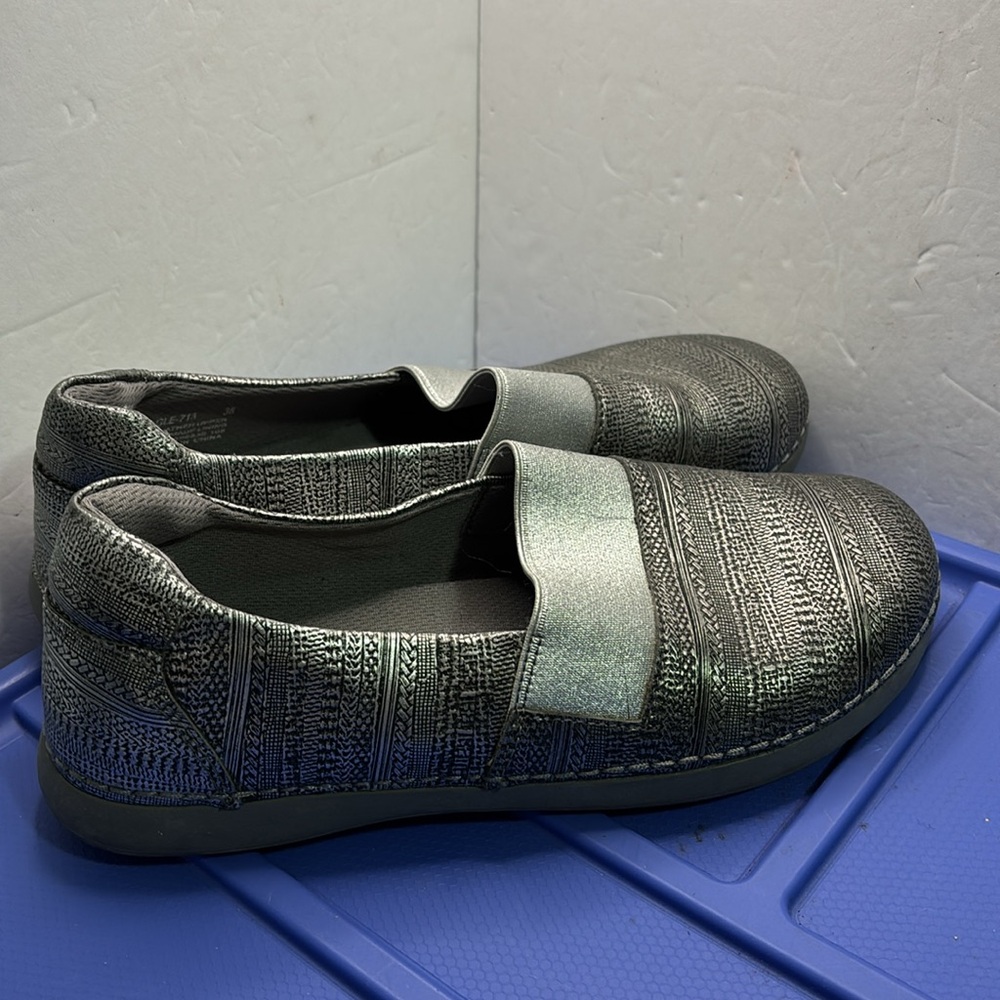 Alegria Glee Chainmail Women's Sz 38 Us: 8 Casual Mary Jane Flat Gle-713 Silver View 2